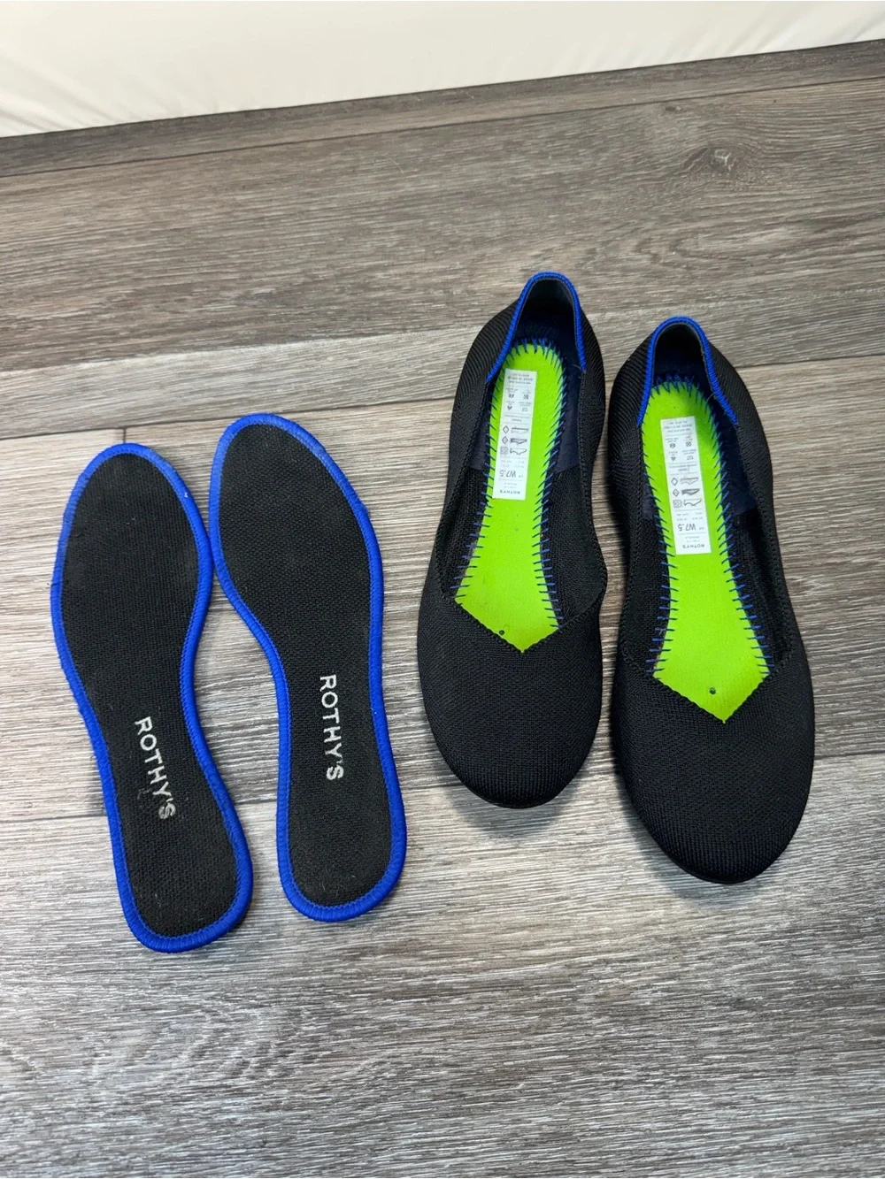 Rothy's Black Flats with Blue Trim SZ 7.5 (h66)